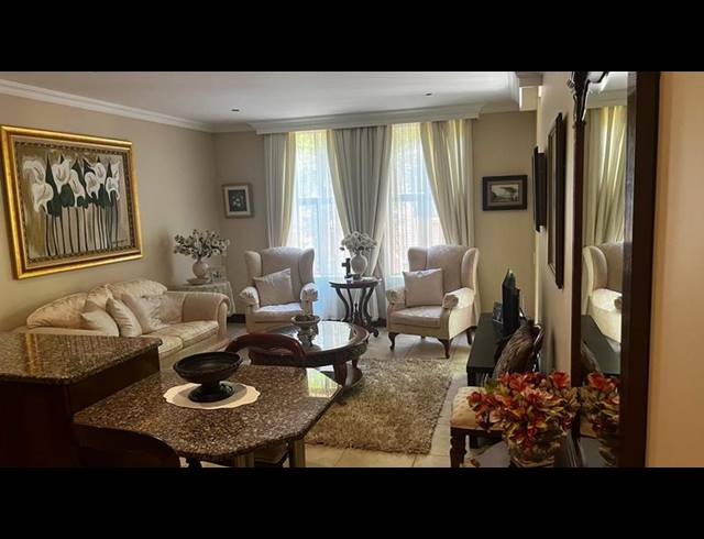 2 BEDROOM APARTMENT FOR SALE IN NEWLANDS